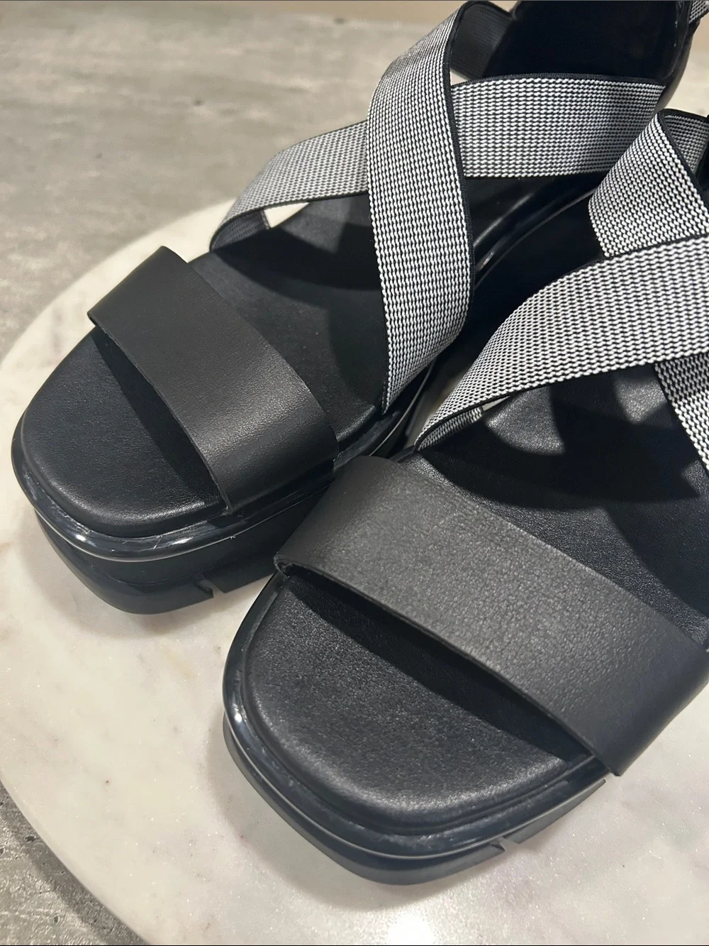 Sorel women’s Joanie lll sport Strap wedge sandal size 9.5 (40.5)